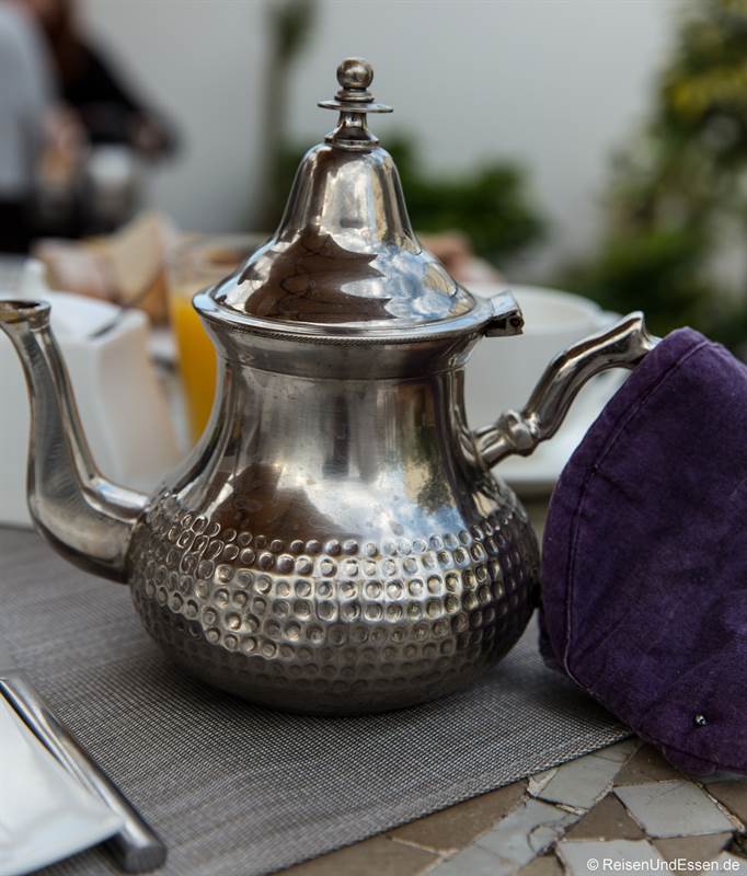 Tee zum Frühstück im Riad Dar Soufa in Rabat
