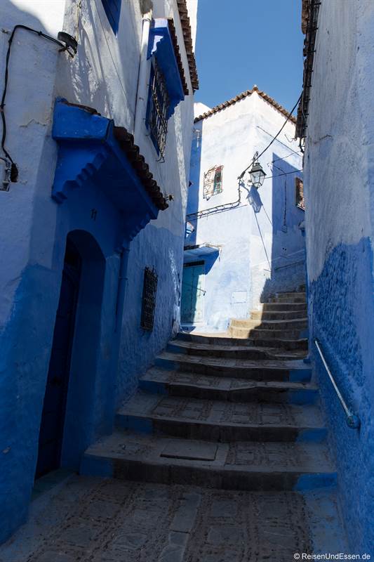 Stufen in den Gassen der blauen Stadt Chefchaouen