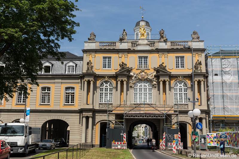Portal des kurfürstlichen Schloss in Bonn