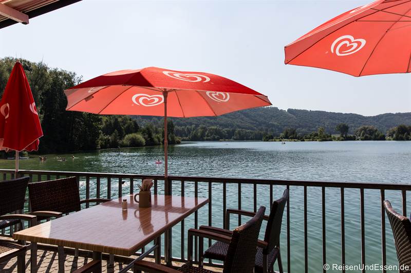 Restaurant Kratzmühle mit Blick auf den See