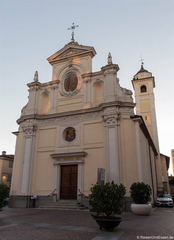 Kirche Giovanni Battista in Alba