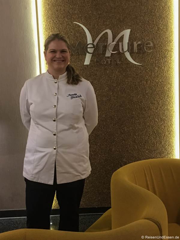 Annette Glücklich beim Dinner im Mercure Hotel Regensburg