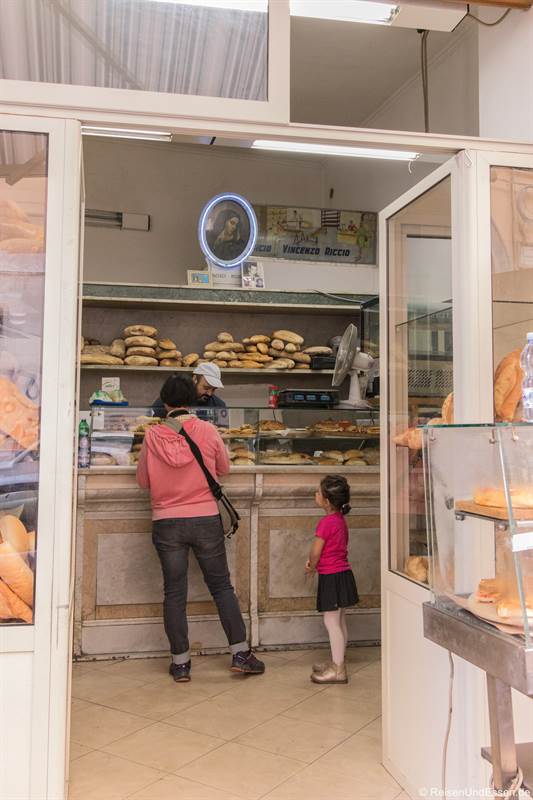 Bäckerei in der Altstadt von Neapel