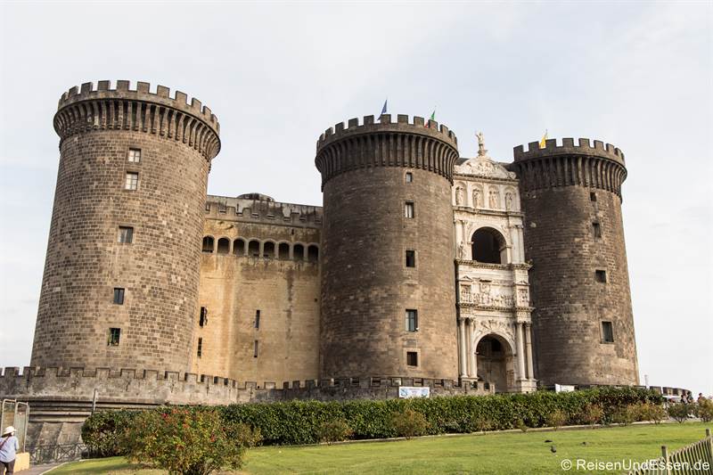 Castel Nuovo - Sehenswürdigkeiten in Neapel