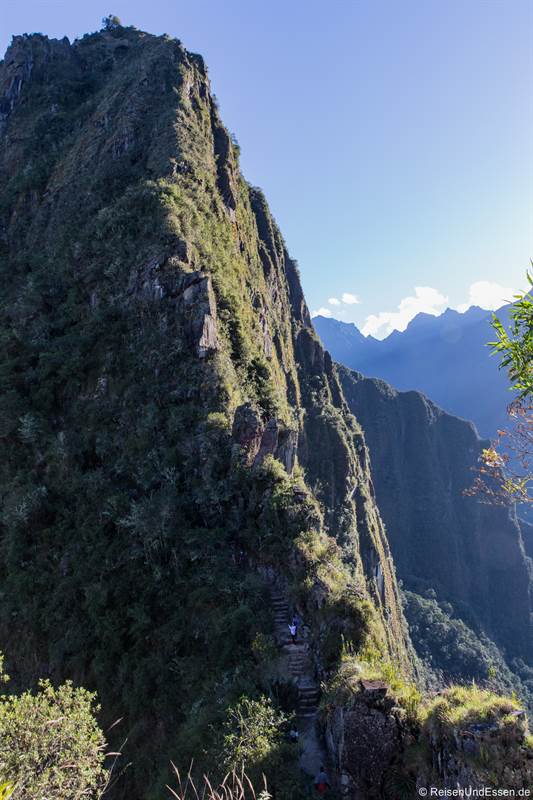 Weg hinauf zum Huayna Picchu in Peru