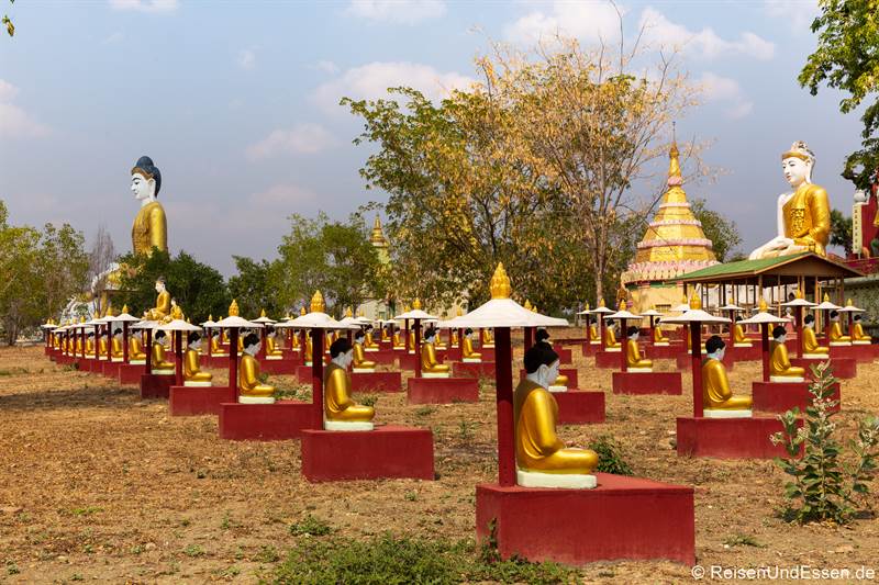 Buddhas am Po-Khaung-Hügel in Monywa