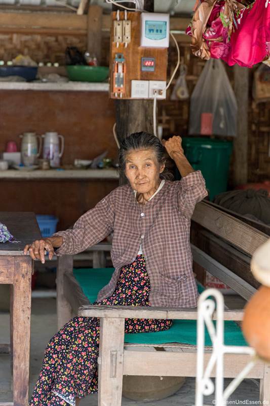Alte burmesische Frau in Yandabo am Irrawaddy