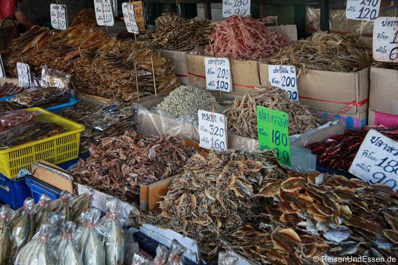Fischmarkt am Tha Tien Pier in Bangkok