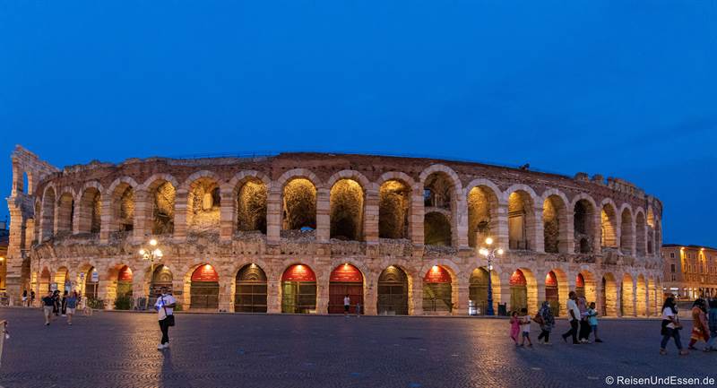 Arena von Verona zur blauen Stunde