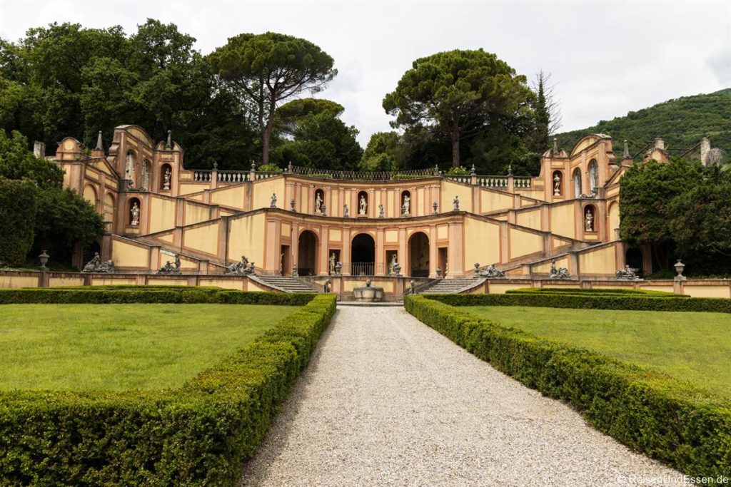Park bei der Villa Bettoni in Bogliaco am Gardasee