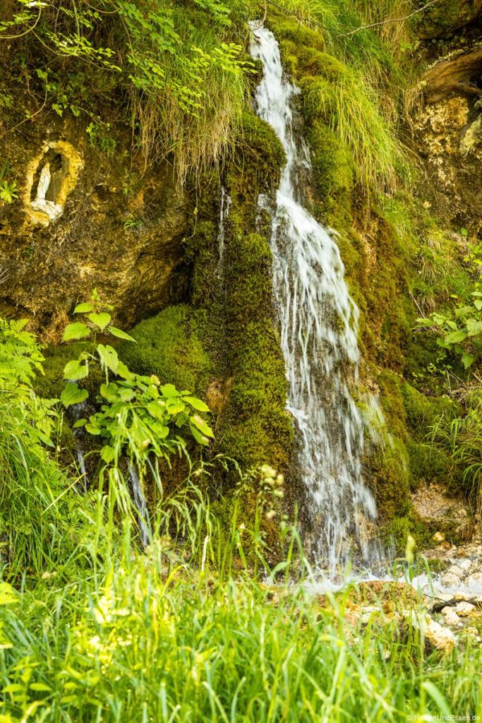 Wasserfall an der Ponalestraße von Riva del Garda zum Ledrosee