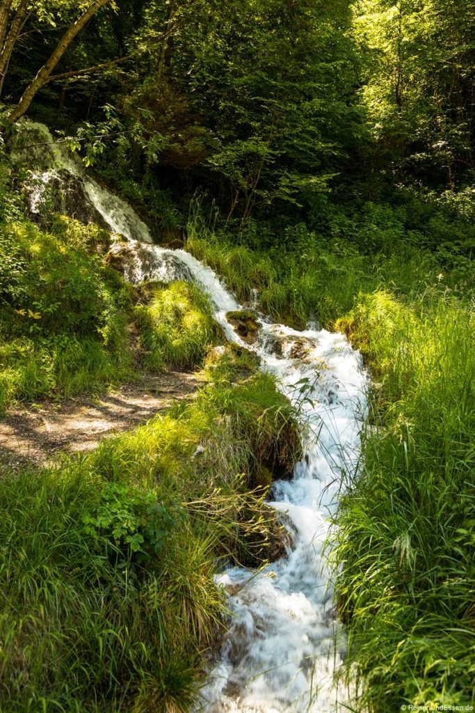 Wasserfall an der Ponalestraße von Riva del Garda zum Ledrosee