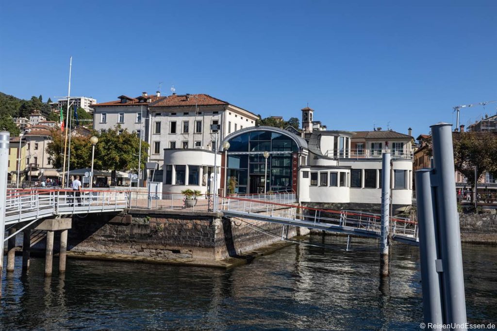 Schiffsanlegestelle in Luino am Lago Maggiore