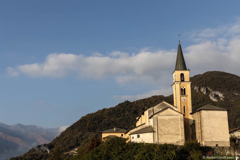 Kirche San Salvatore in Vercana am Comer See