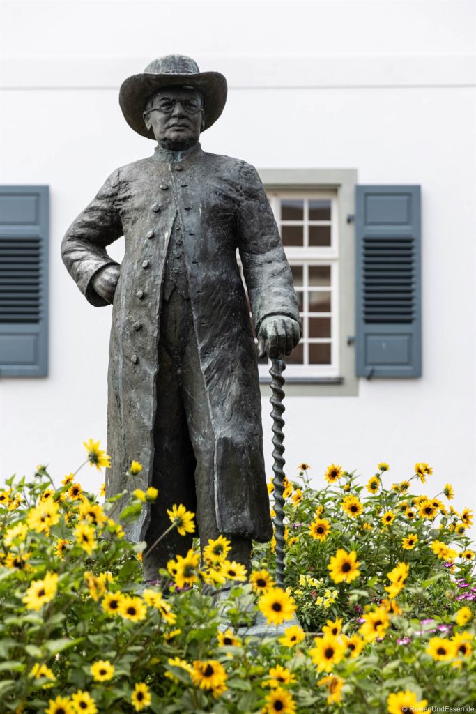 Statue von Heinrich Hansjakob - Sehenswürdigkeiten in Hagnau