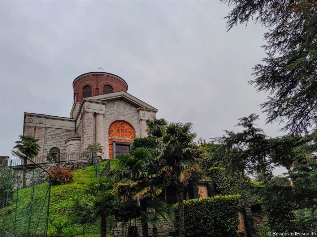 Kirche St. Ambrogio in Laveno - Sehenswürdigkeiten am Lago Maggiore