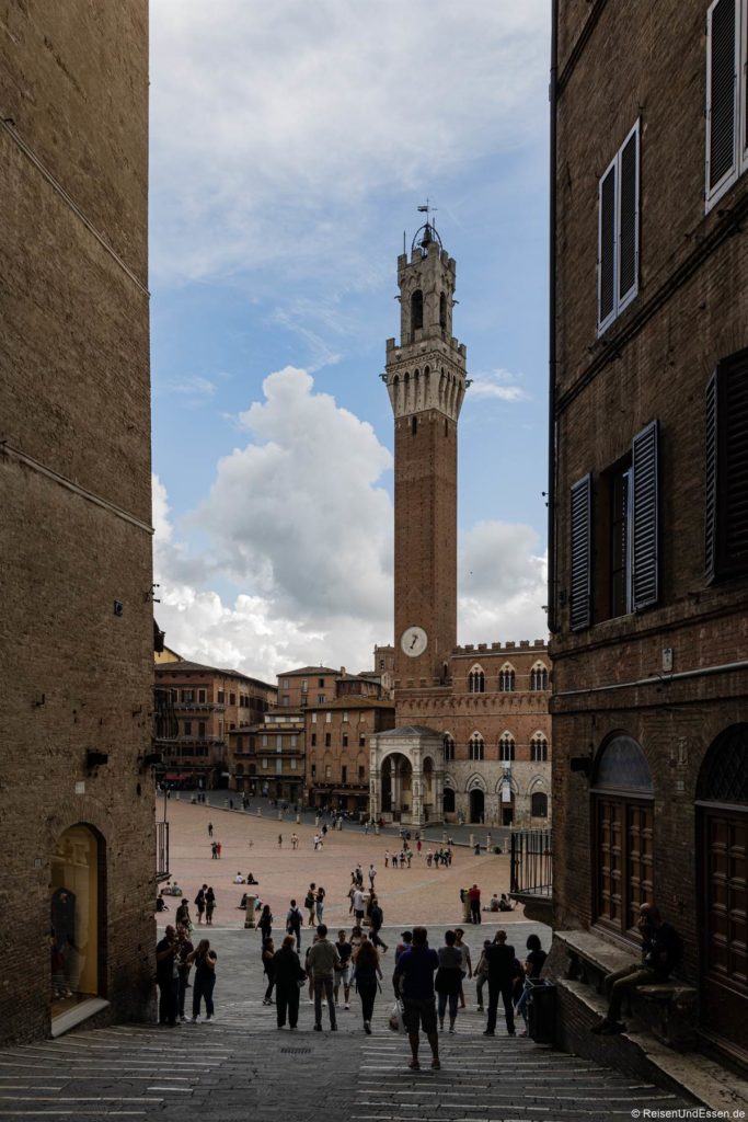Blick auf den Piazza del Campo - Sehenswürdigkeiten in Siena