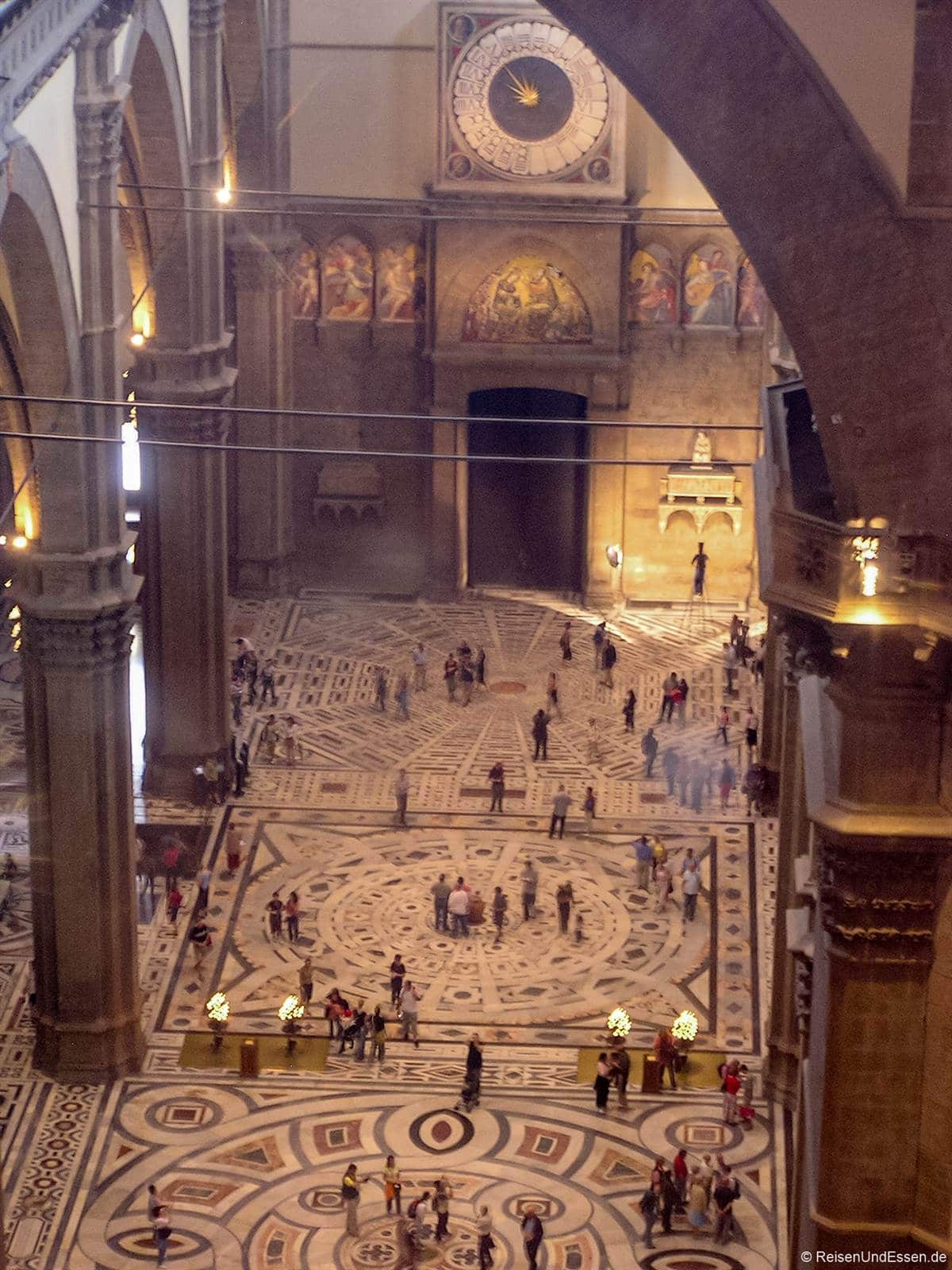 Blick von der Kuppel in die Kathedrale von Florenz