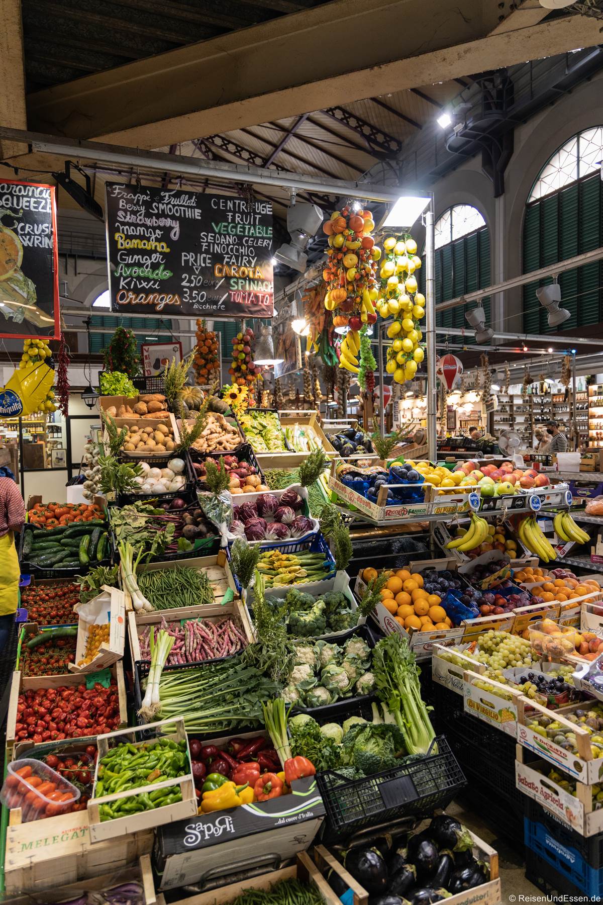 Gemüse und Obst im Mercato Centrale in Florenz