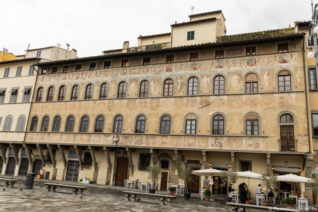 Bemalte Fassade am Piazza Santa Croce