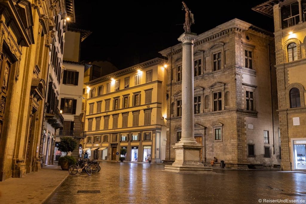 Piazza Santa Trinita - Florenz bei Nacht