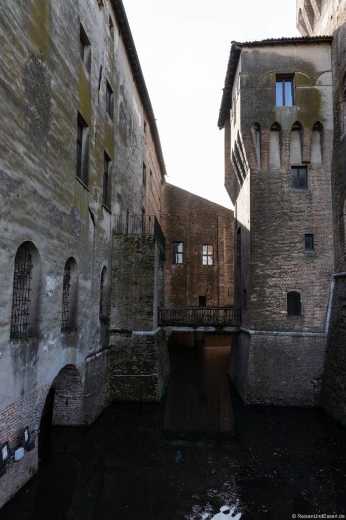 Schutzmauer um das Schloss in Mantua