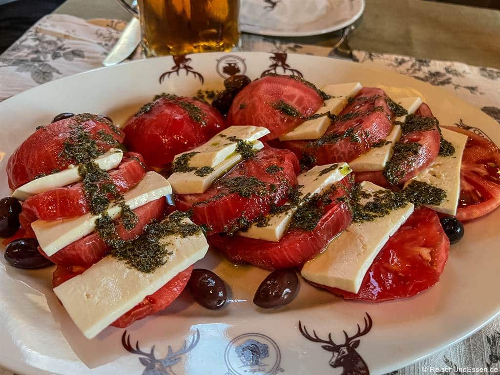 Tomaten mit Käse - Kulinarik in Bulgarien