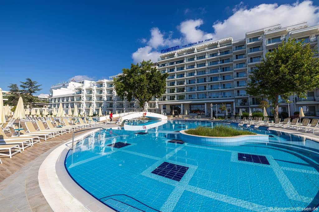 Pool im Maritim Hotel Paradise Blue Albena