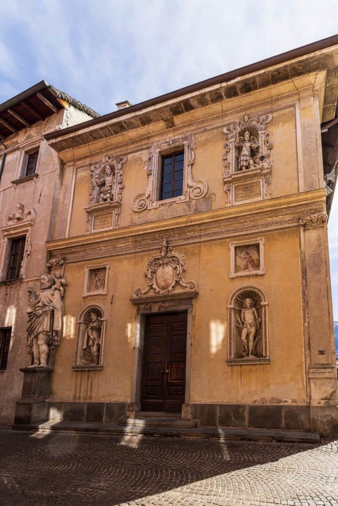 Portal der Kirche Maria Assunta in Locarno
