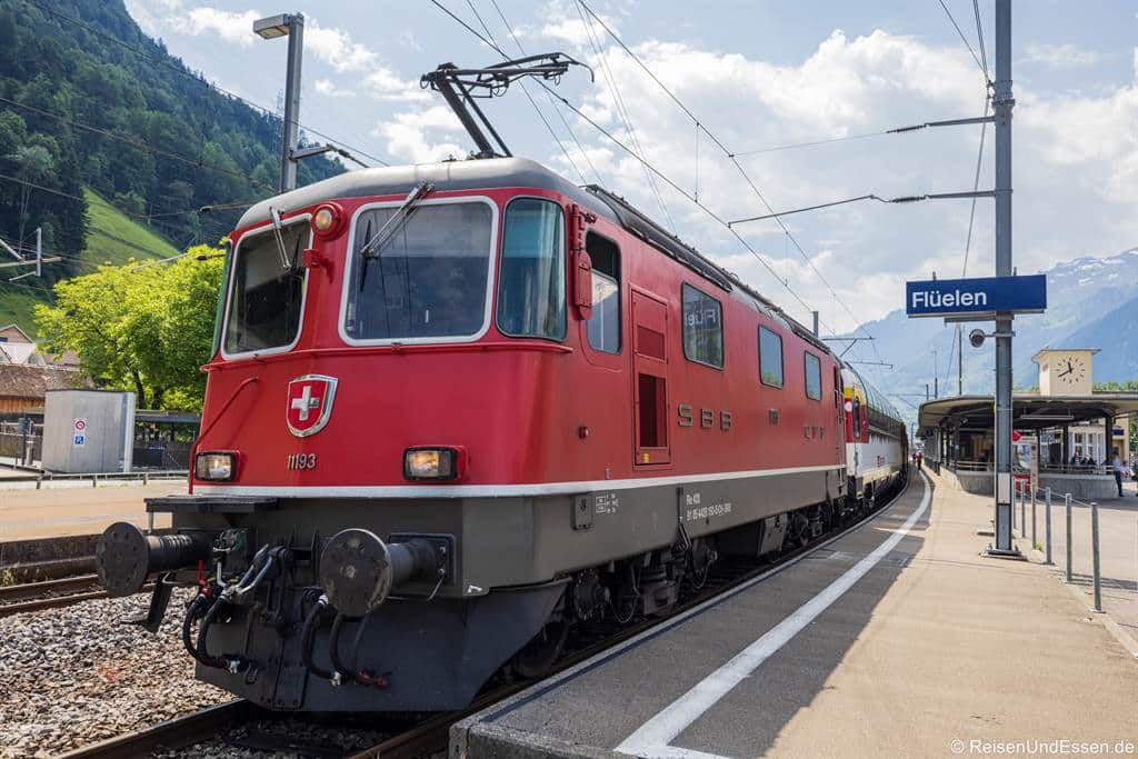 Lok vom Gotthard Panorama Express in Flüelen