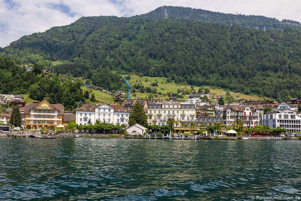 Uferpromenade in Wegis am Vierwaldstättersee in der Schweiz