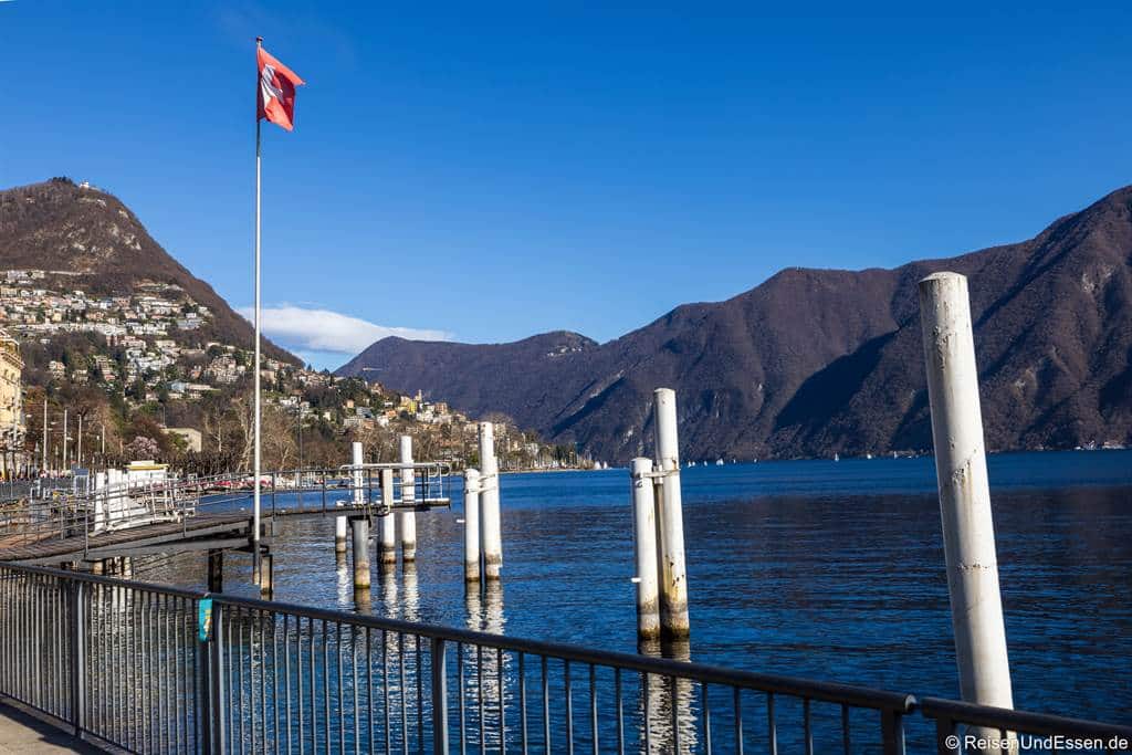 Ufer in Lugano mit Monte Bre