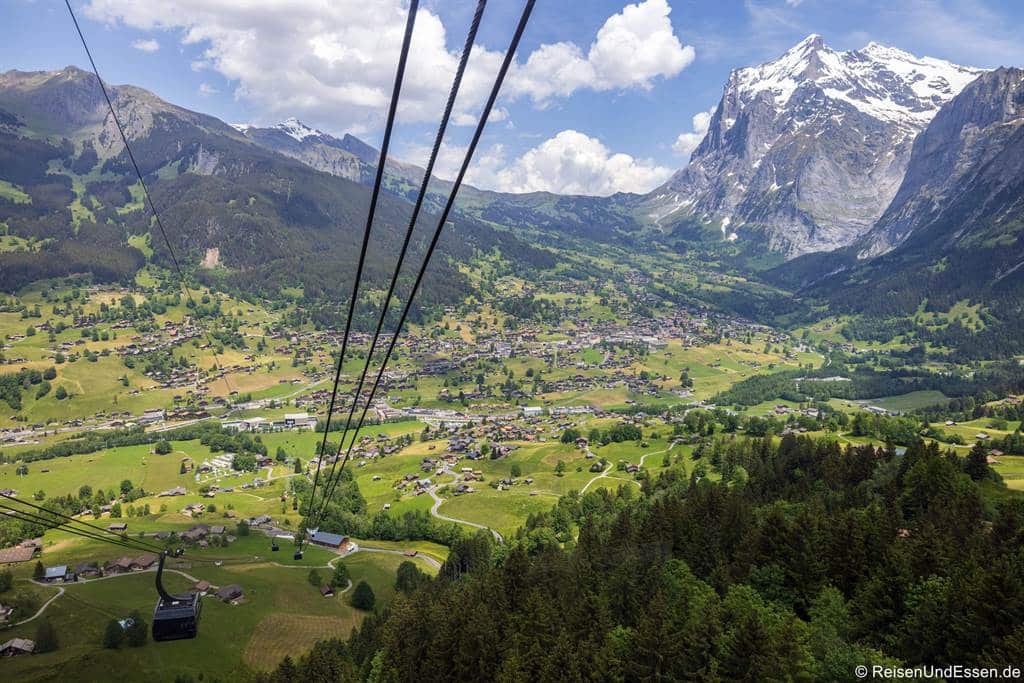 Blick vom Eiger Express nach Grindelwald