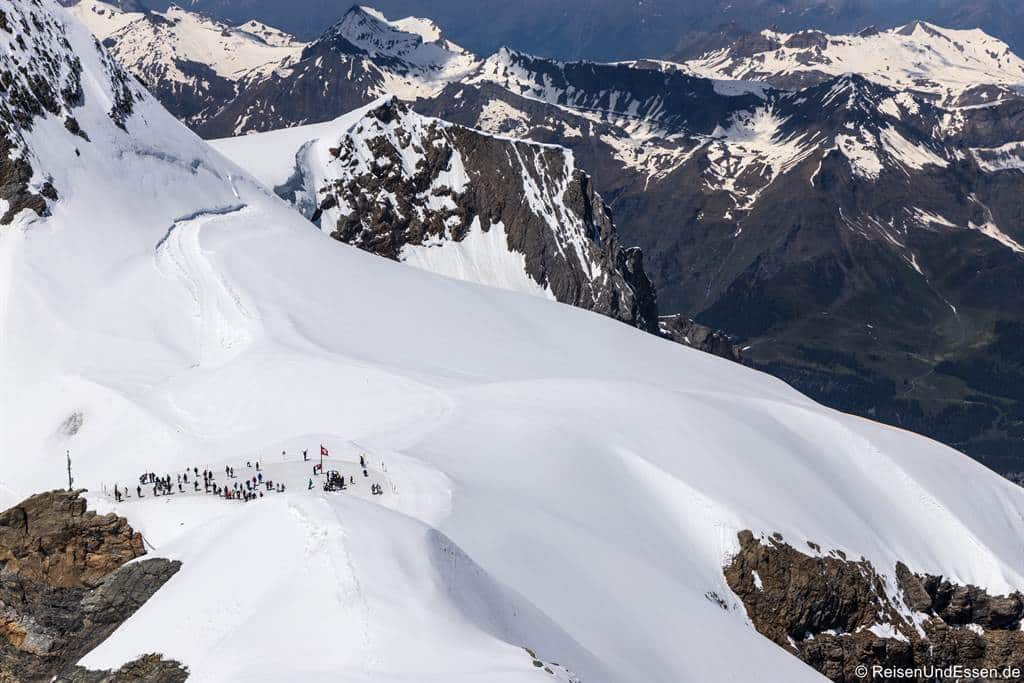 Blick von der Sphinx auf das Jungfraujoch Plateau