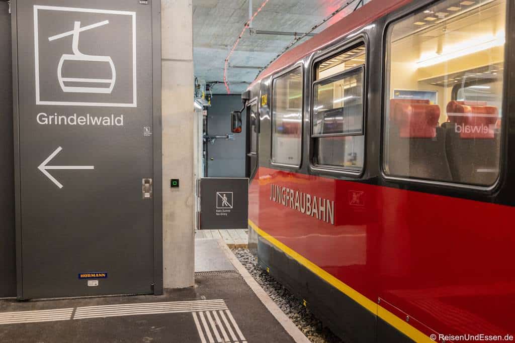 Fahrt mit der Jungfraubahn Richtung Grindelwald