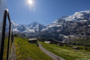 Fahrt zur Kleinen Scheidegg mit Blick auf Eiger, Mönch und Jungfrau