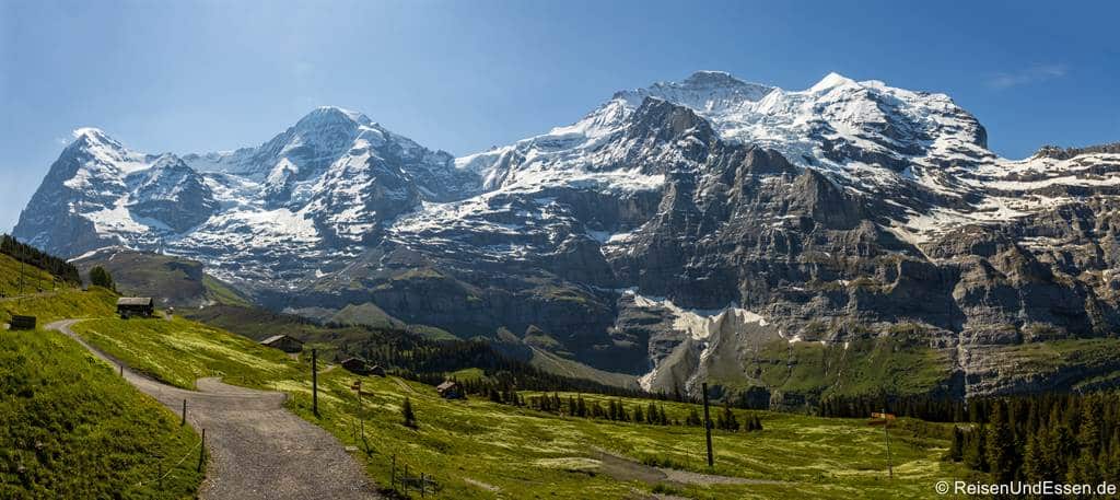Blick auf Eiger, Jungfrau und Mönch - Fahrt zum Jungfraujoch