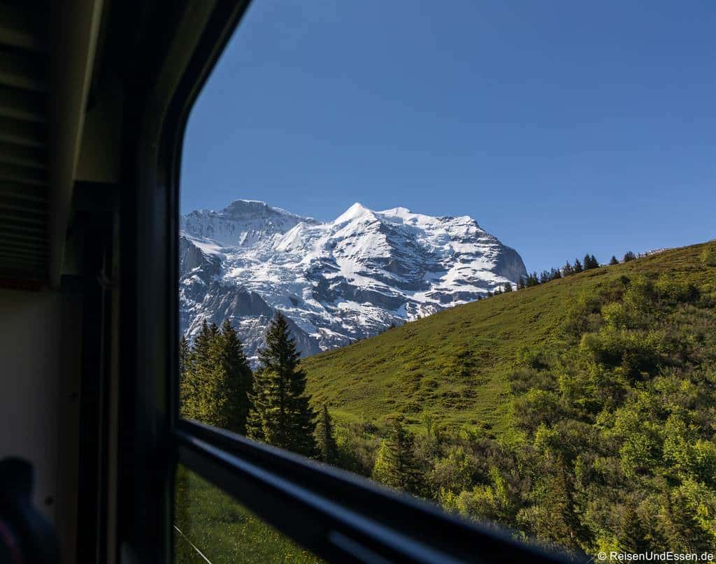 Fahrt zur Kleinen Scheidegg mit der Wengernalpbahn
