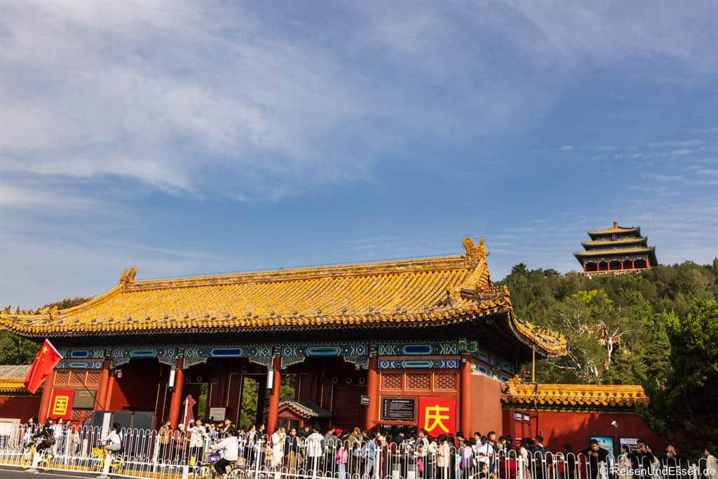 Eingang zum Jingshan-Park in Peking