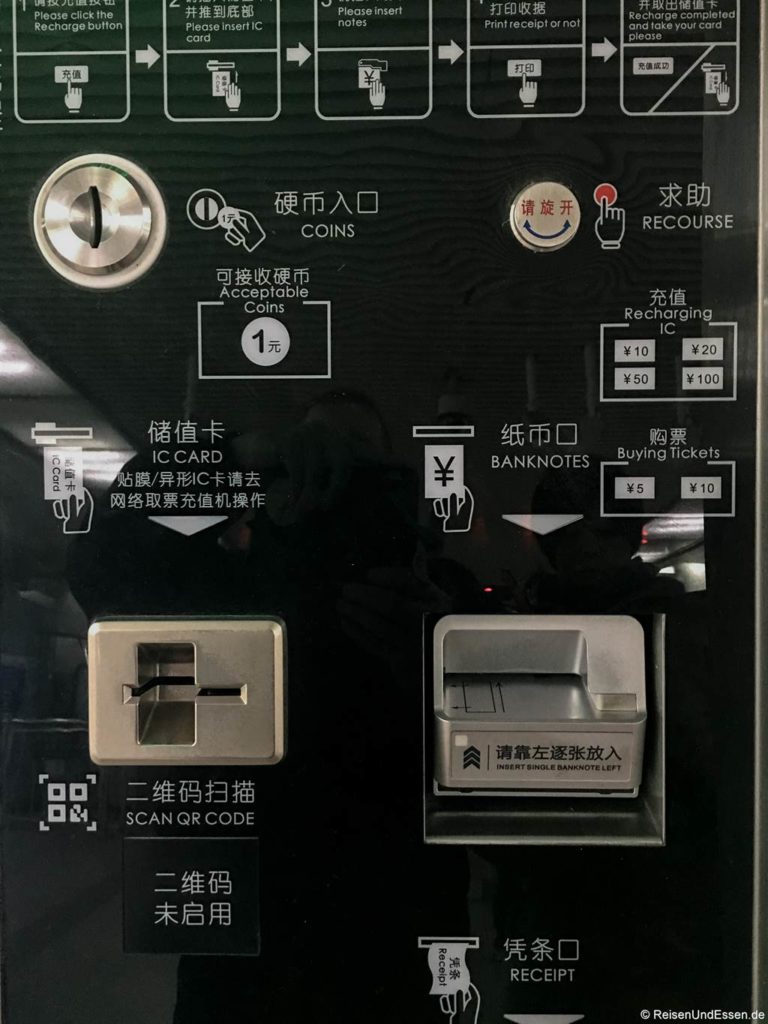 Bezahlen am Automat für die U-Bahn in Peking