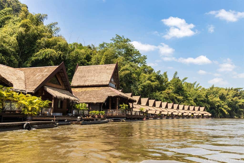 Schwimmendes Hotel auf dem River Kwai in Thailand