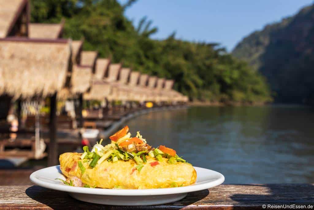 Frühstück im The FloatHouse River Kwai Resort