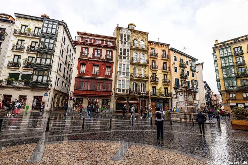 Platz bei der Kathedrale von Santiago in Bilbao
