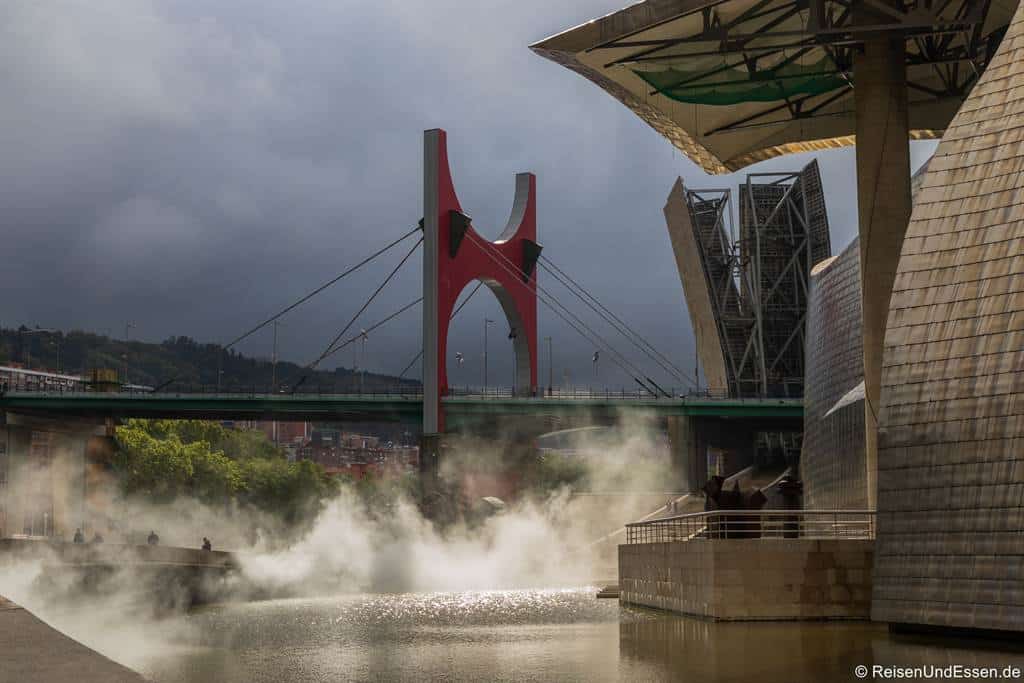 Nebel am Guggenheim-Museum in Bilbao