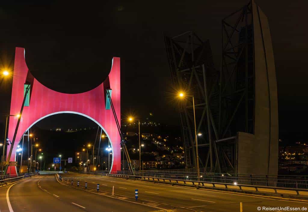 Brücke Salbeko in Bilbao bei Nacht