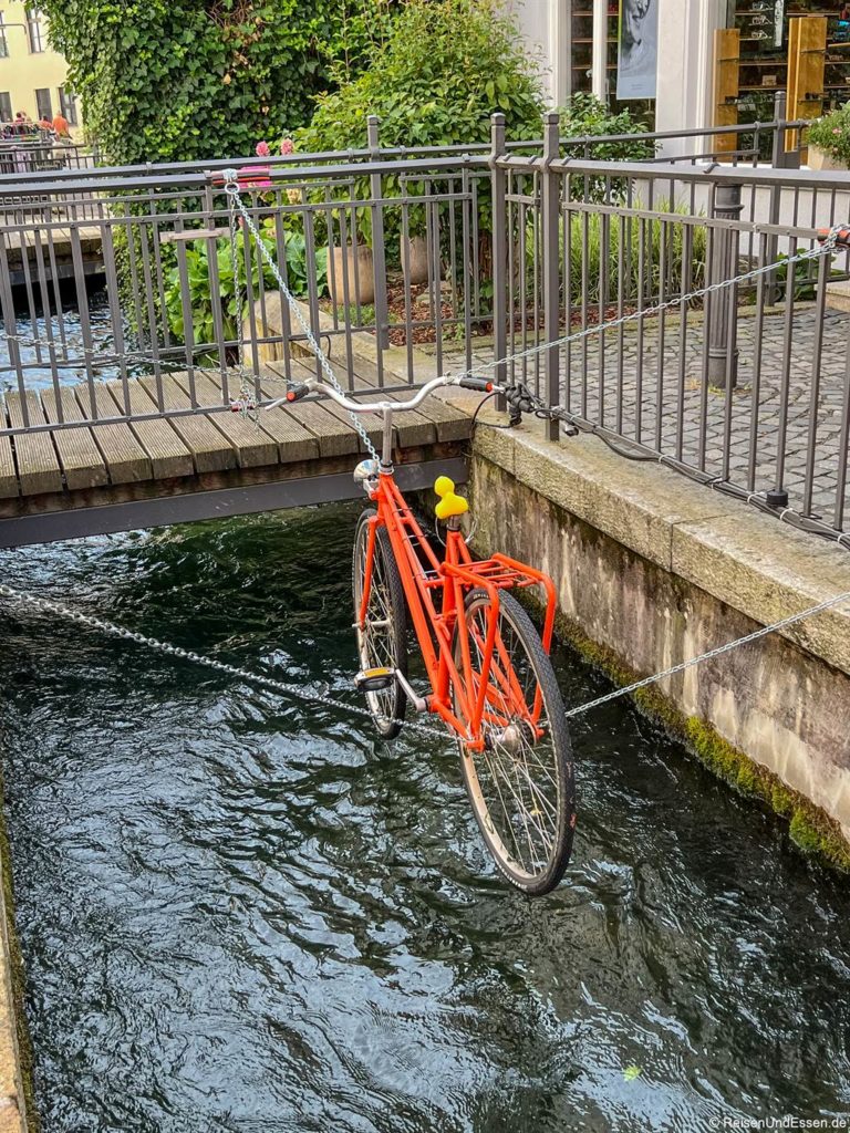 Fahrrad im Lech in Augsburg