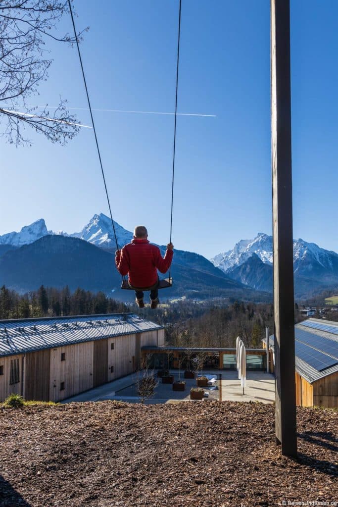 Schaukel in Berchtesgaden mit Blick auf den Watzmann