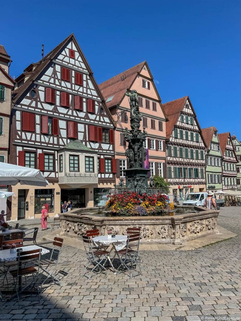 Marktplatz und Neptunbrunnen in Tübingen